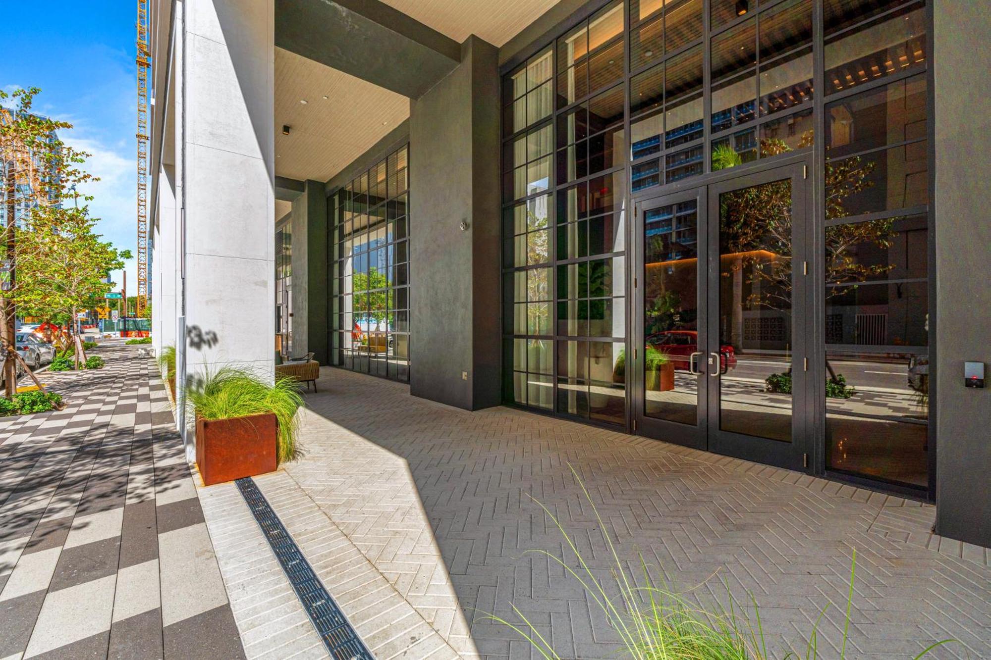 On The 49th Floor! On Highest & Free Parking Apartment Miami