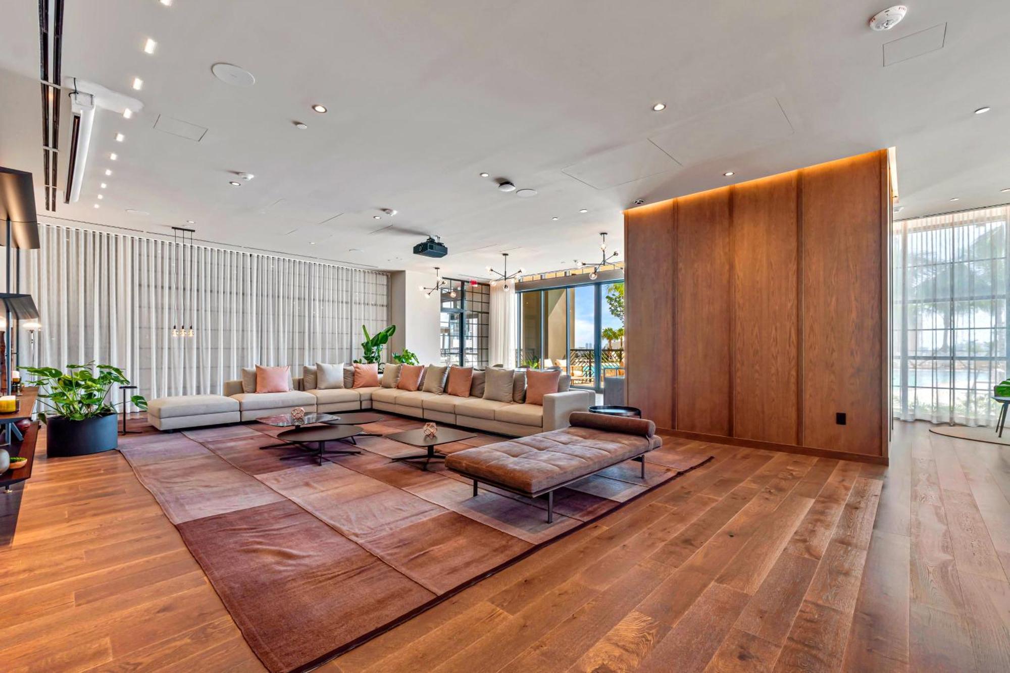 On The 49th Floor! On Highest & Free Parking Apartment Miami