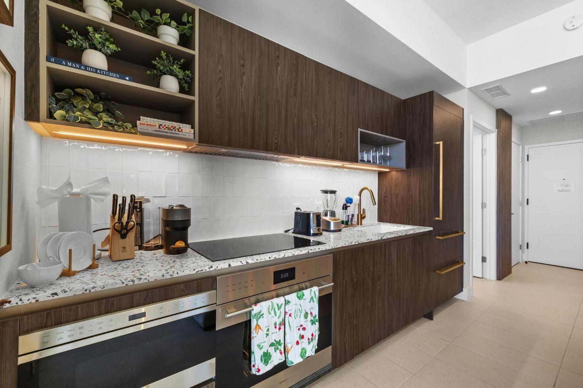Apartment On The 49th Floor! On Highest & Free Parking Miami