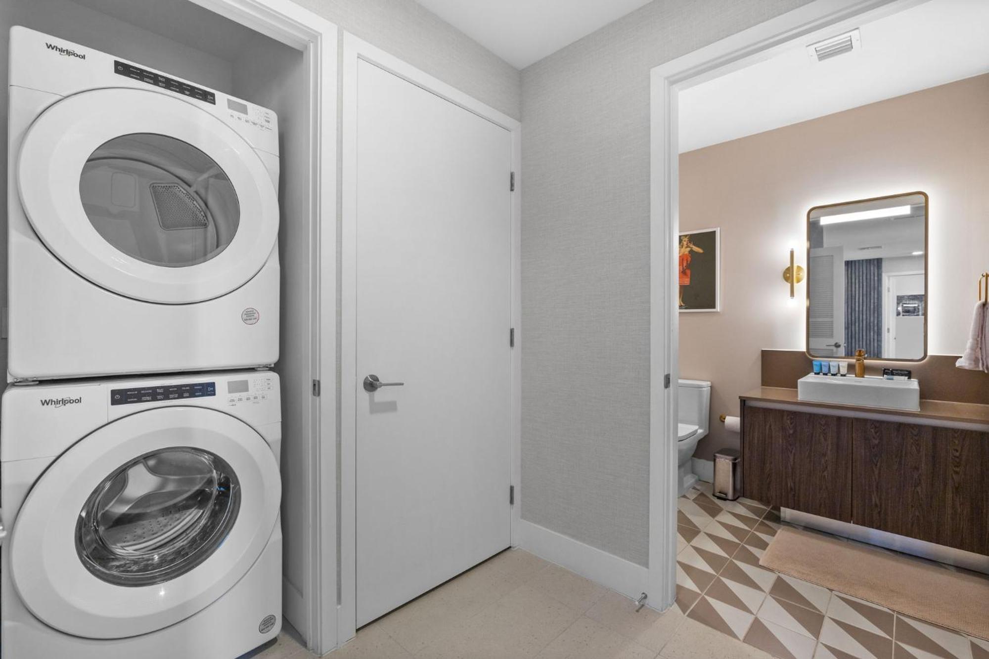 Apartment On The 49th Floor! On Highest & Free Parking Miami