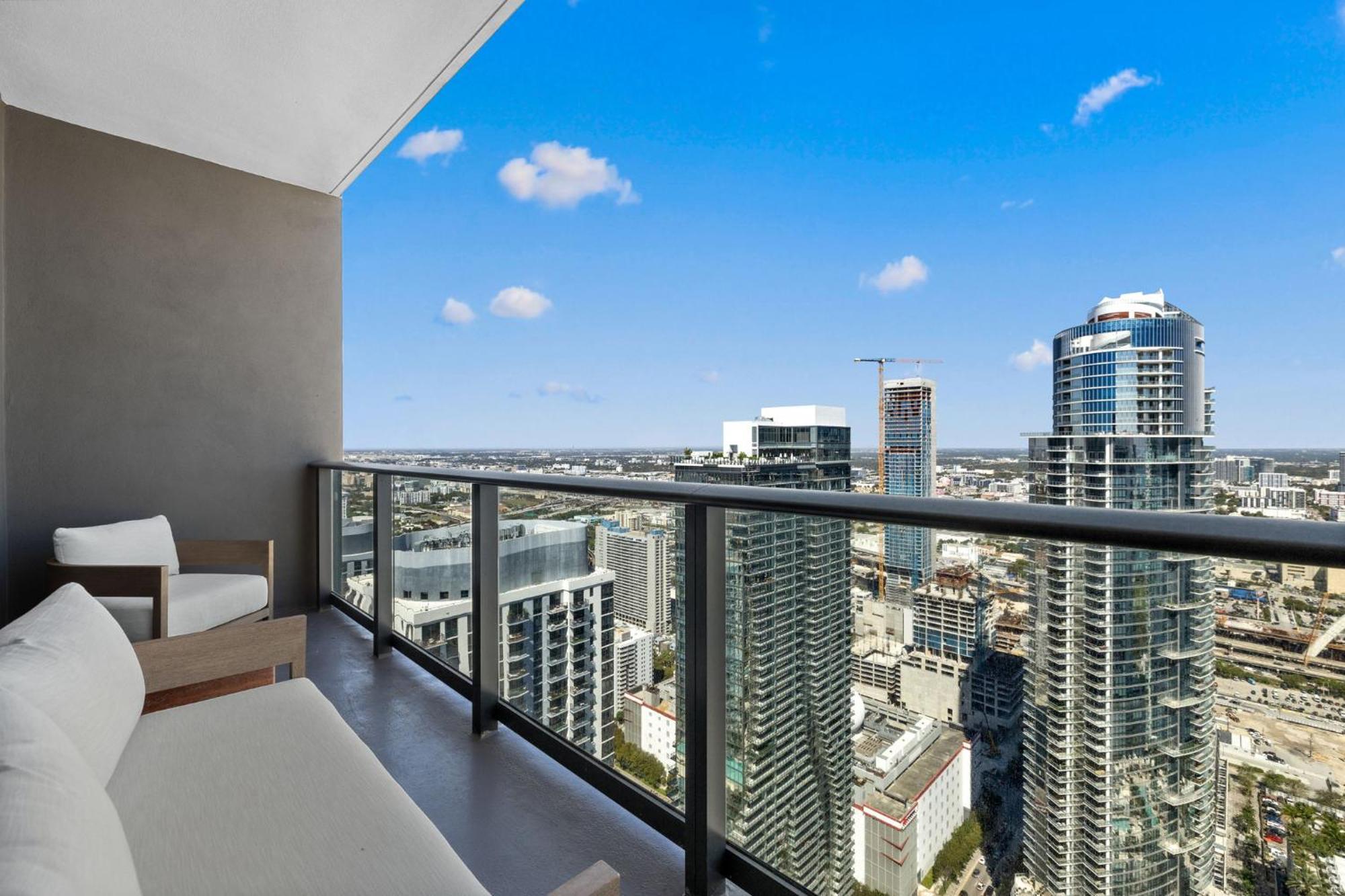 On The 49th Floor! On Highest & Free Parking