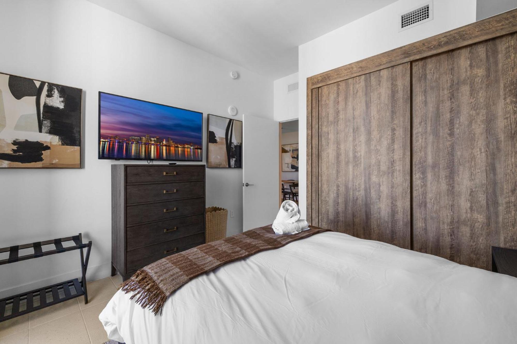 Apartment On The 49th Floor! On Highest & Free Parking Miami