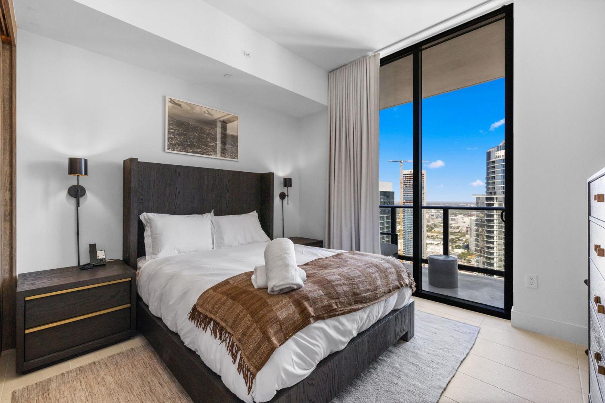 Apartment On The 49th Floor! On Highest & Free Parking
