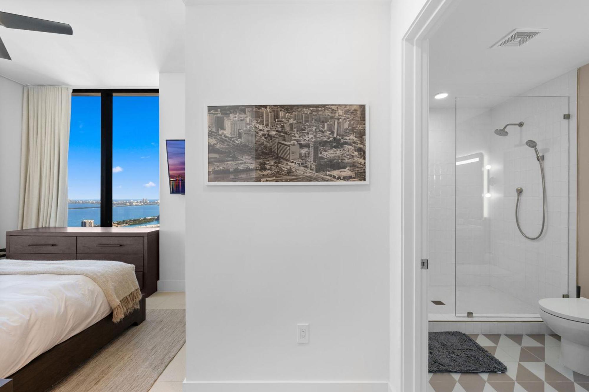 On The 49th Floor! On Highest & Free Parking Apartment *