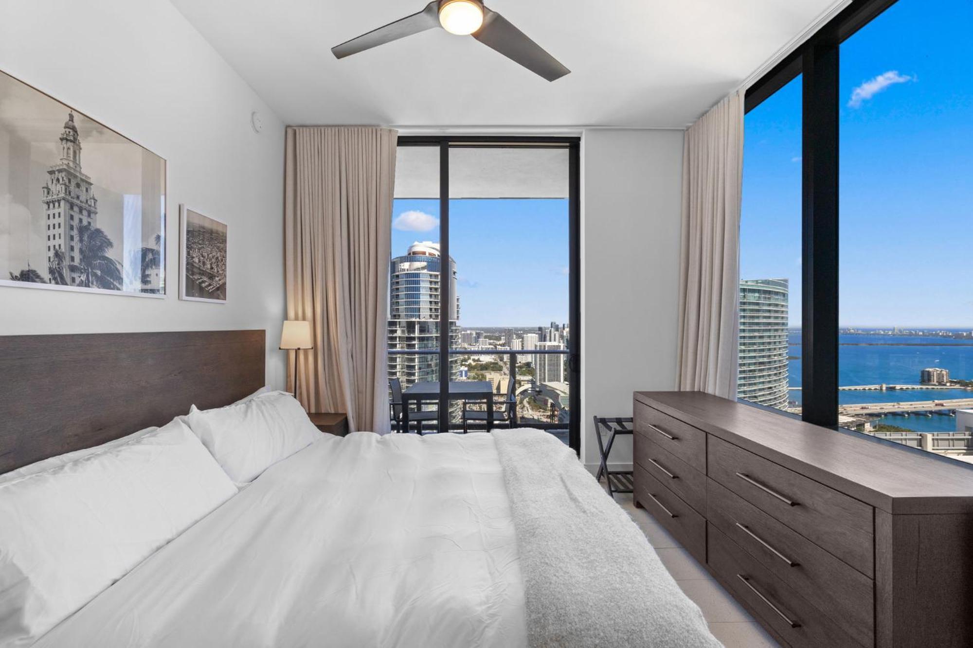 Apartment On The 49th Floor! On Highest & Free Parking