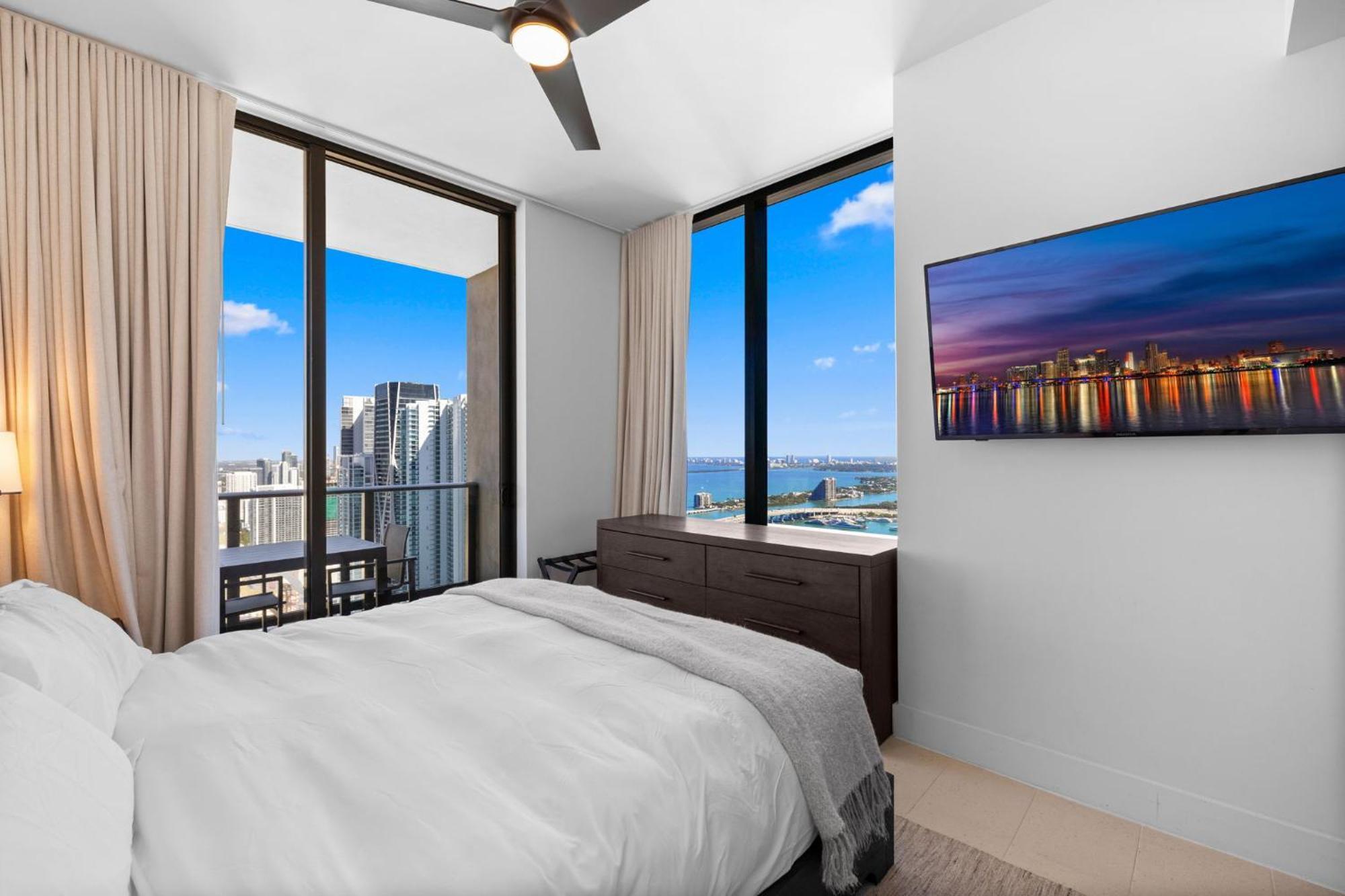 Apartment On The 49th Floor! On Highest & Free Parking