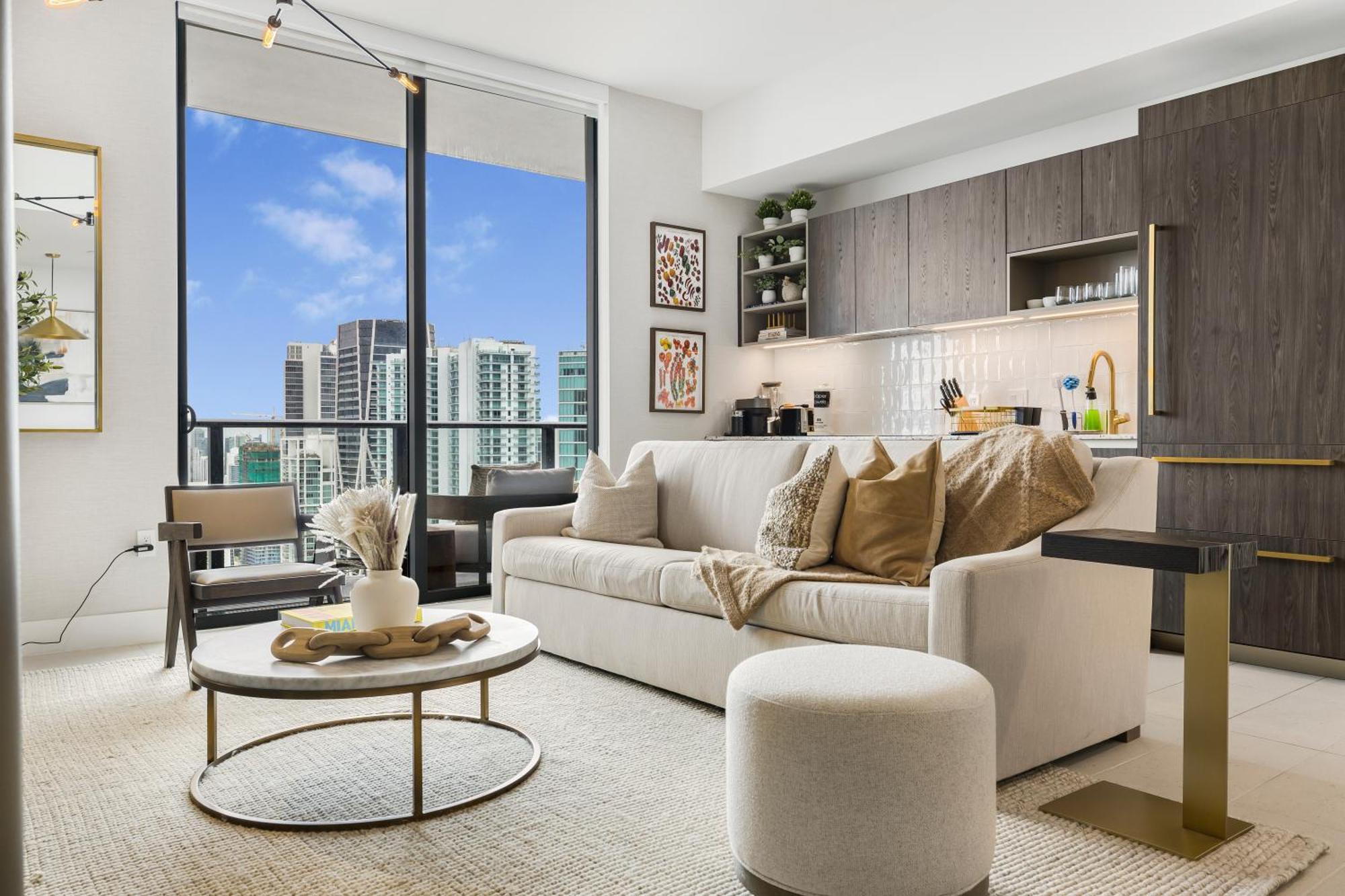 On The 49th Floor! On Highest & Free Parking Apartment *