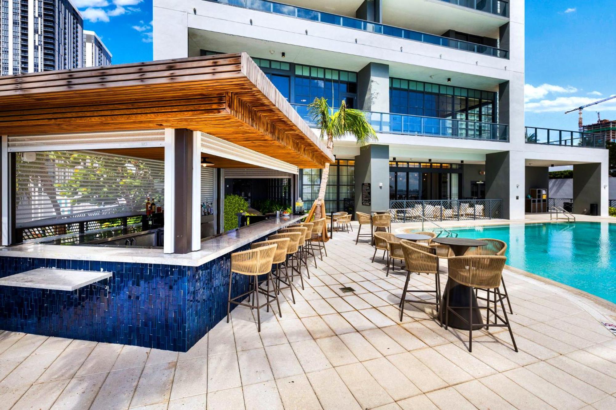 On The 49th Floor! On Highest & Free Parking Apartment Miami