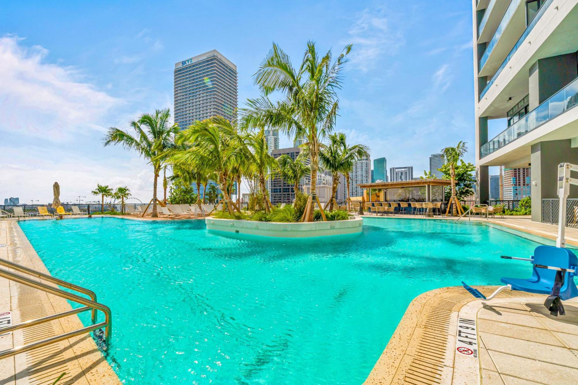 On The 49th Floor! On Highest & Free Parking Miami