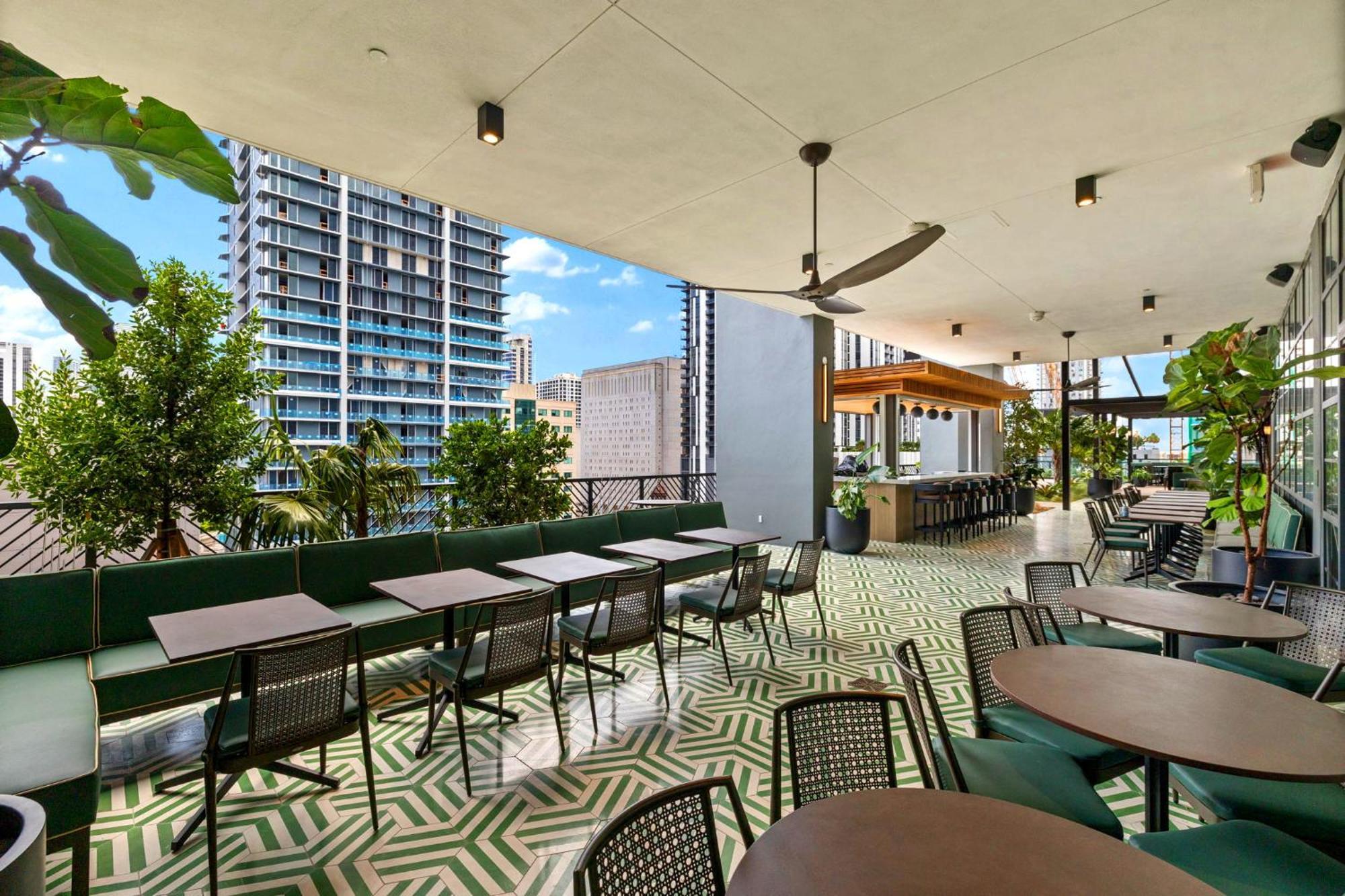 On The 49th Floor! On Highest & Free Parking Apartment *