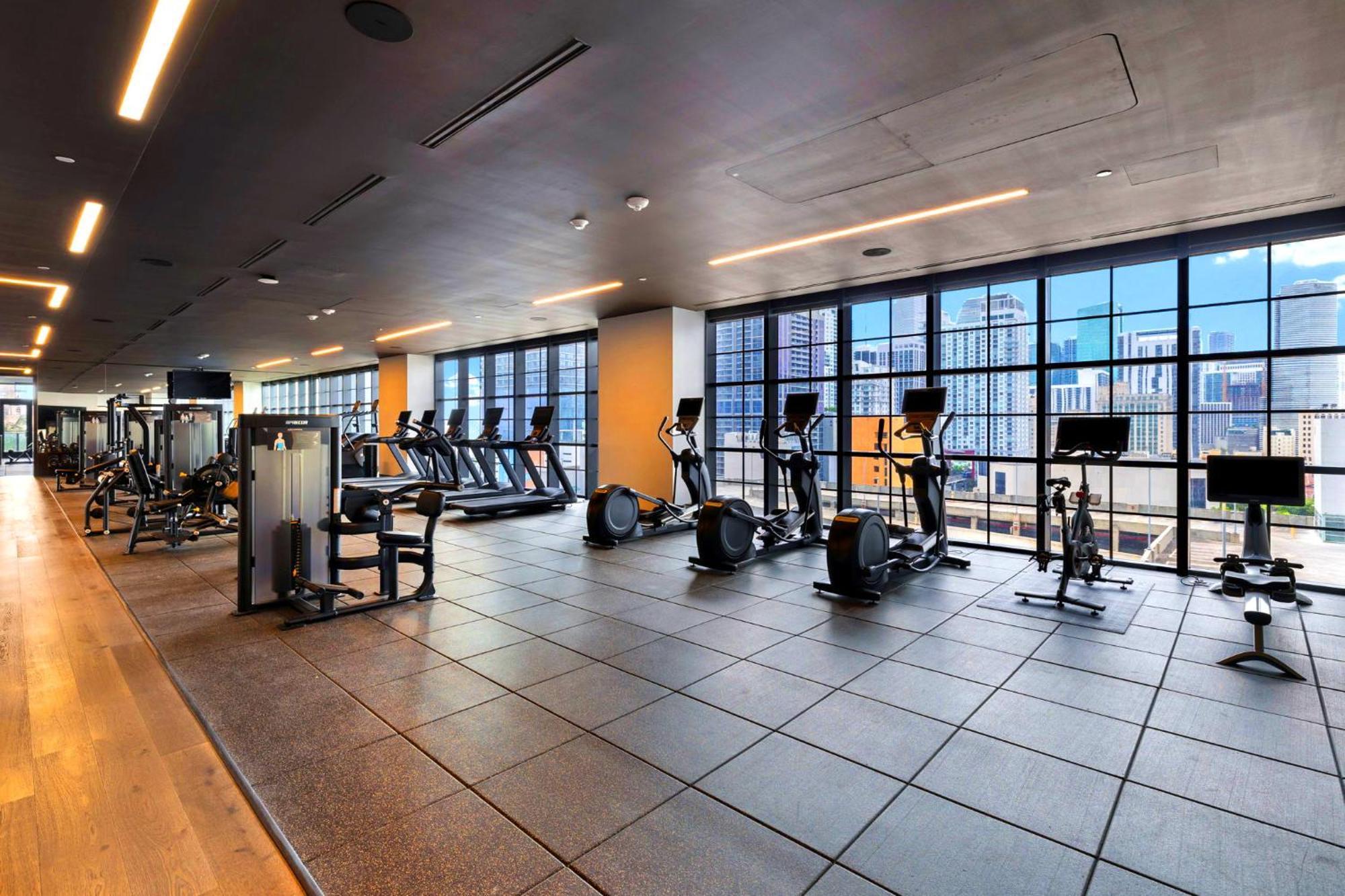 On The 49th Floor! On Highest & Free Parking Apartment *